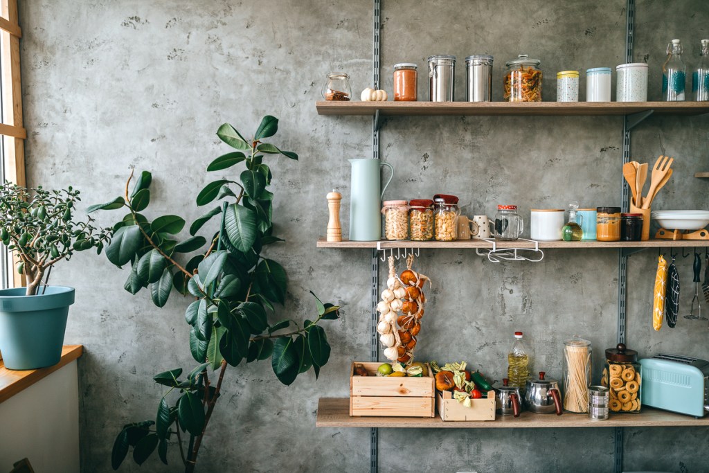 Estantería abierta cocina - Imagen: iStock