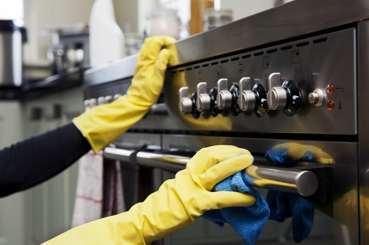 Limpieza de cocina con jabón y vinagre - Imagen: iStock