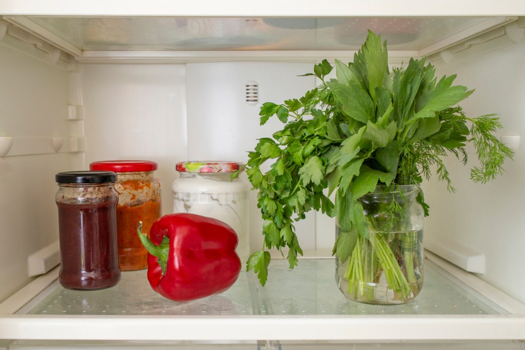alimentos-nevera-hierbas-frescas