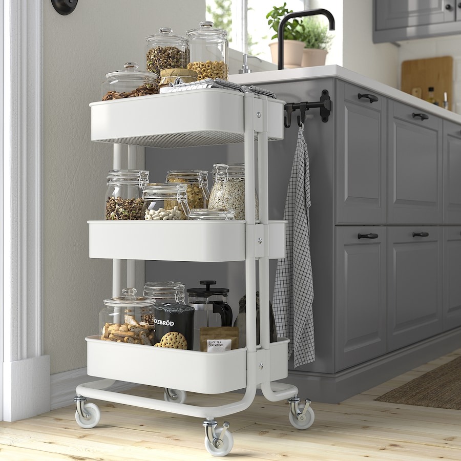 Orden en hogar minimalista con carrito Råskog - Imagen: Ikea