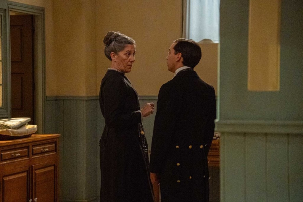 Petra (Marga Martínez) y Santos (Manu Imizcoz) en una escena de 'La Promesa'.- RTVE