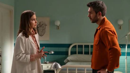 Begoña (Natalia Sánchez) y Andrés (Dani Tatay) en 'Sueños de libertad'.- Antena 3
