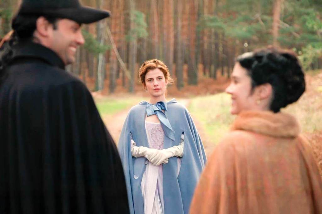 Rafael (Marco Pernas), Adriana (Rocío Suárez de Puga) y Úrsula (Cristina Abad) en 'Valle Salvaje'.- RTVE