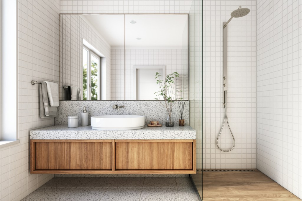 Orden en el baño: plato de ducha - Imagen: iStock