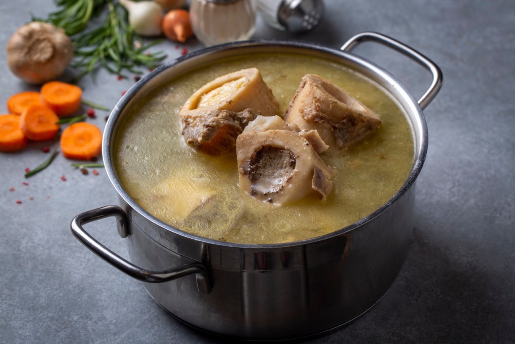 caldo-de-huesos