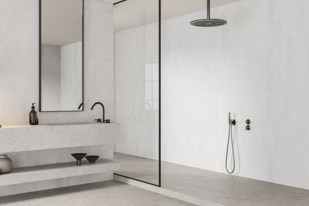 Baño en orden: plato de ducha - Imagen: iStock