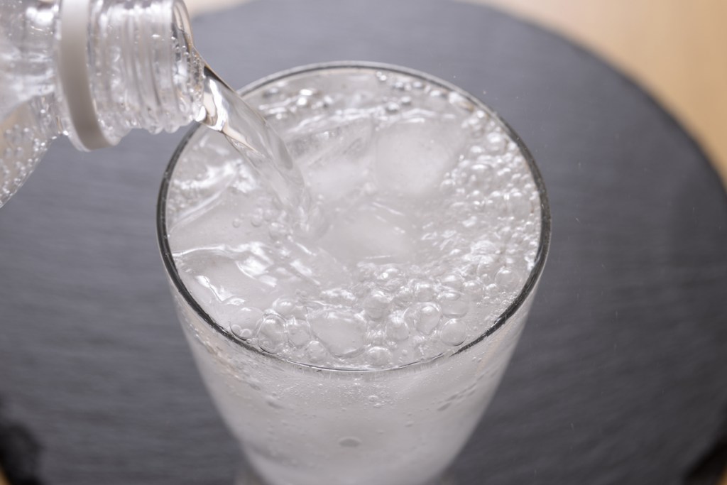 pilar-esteban-medico-digestivo-agua-con-gas