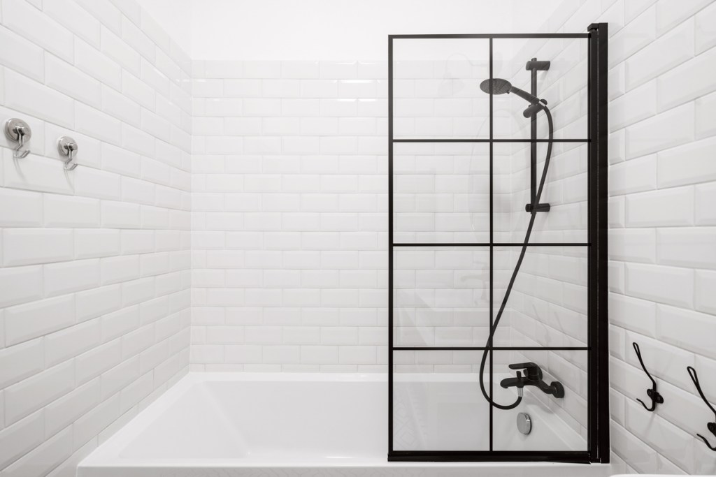 moho-baño-experta-eliminar-azulejos-juntas
