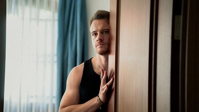 Kerem Bürsin en 'Platónico' - Imagen: Netflix