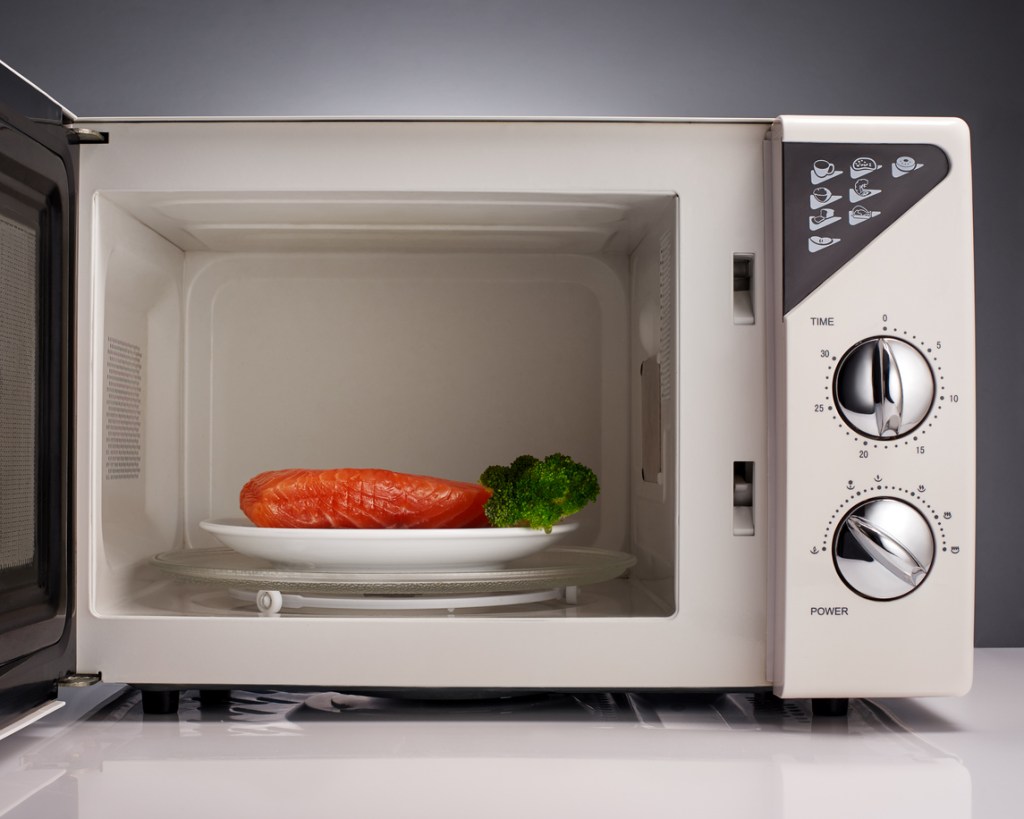 receta-salmon-microondas-verduras